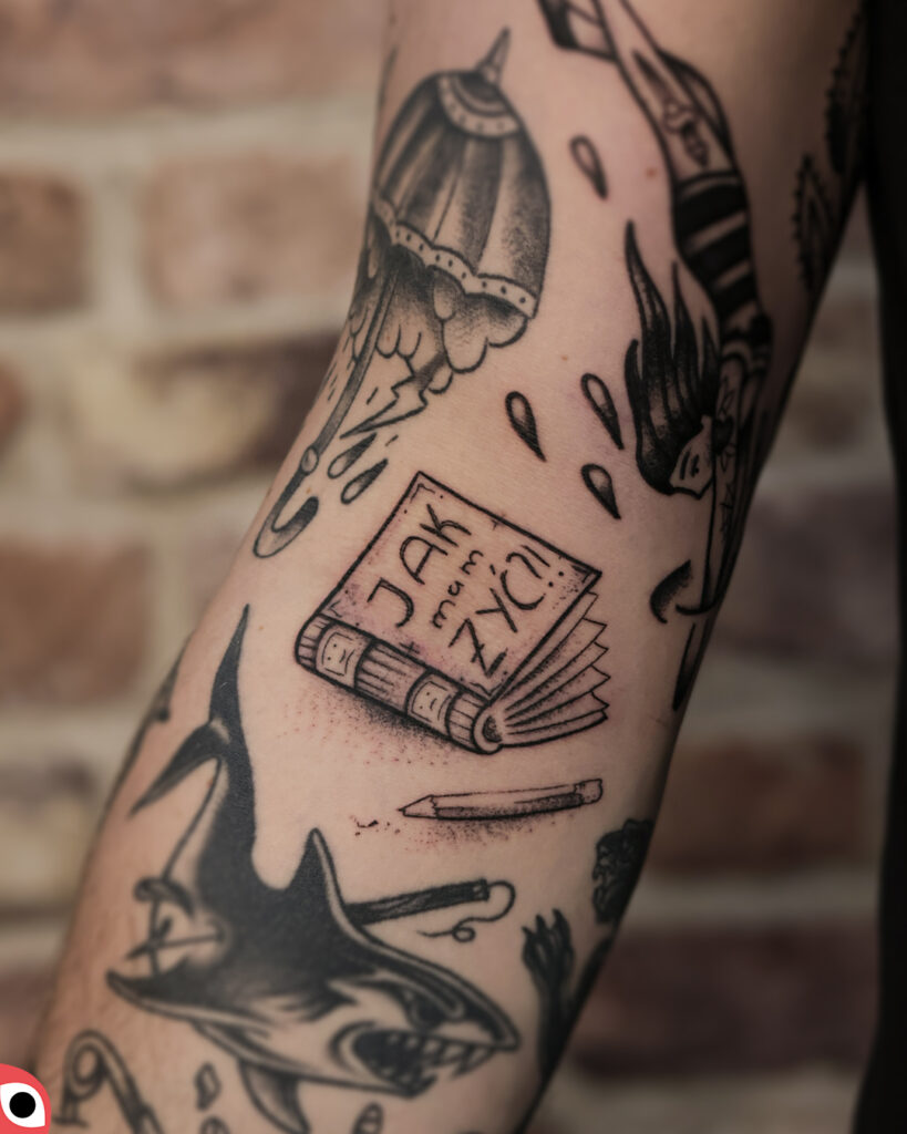 tatuaż książka jak mam żyć mały