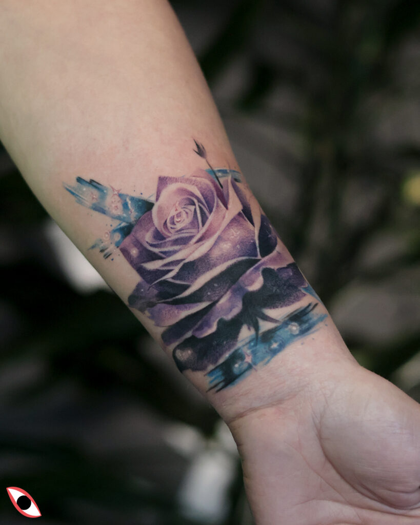 tatuaż róża cover kolor rose cosmic kosmiczna kobiecy 2