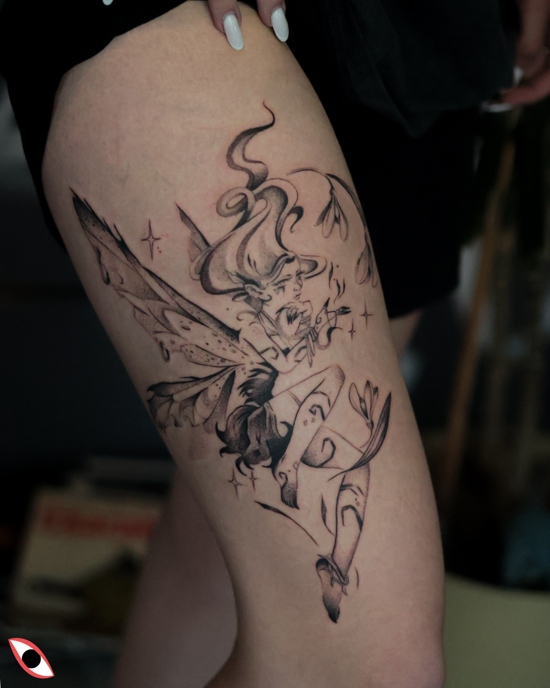 tatuaż wróżka udo fairy skrzydła kobiecy duży kwiaty postać ważkowa 6